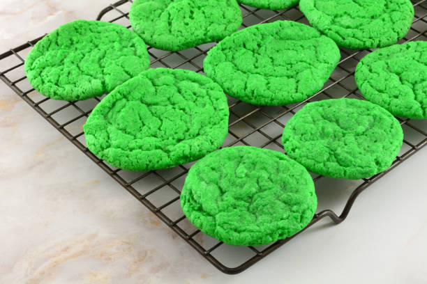 istock Green Saint Patrick's Day cookies 1302199374
