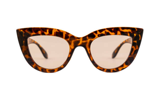 леопард cat глаз солнцезащитные очки изолированы на белом - leopard 2 стоковые фото и изображения