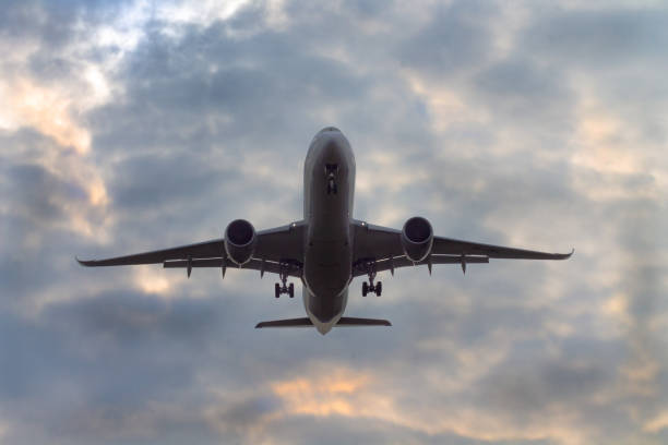 istock An aeroplane landing 1302234694