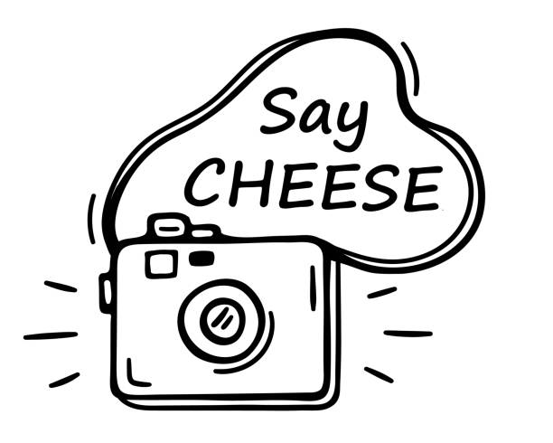 ručně nakreslila fotografickou kameru a nápis "say cheese" ve stylu čmáranice. fotografujte. ikona vektorové kamery klipartu. kreslená skica ilustrace. černé čáry izolované na bílém pozadí. - mléčný výrobek fotky stock ilustrace