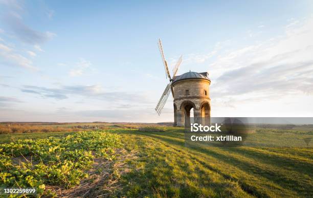 Chersterton Windmill Stock Photo - Download Image Now - Coventry, Leamington Spa, UK