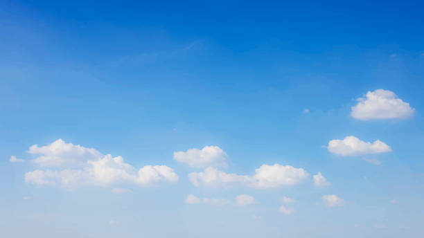 blauer himmel hintergrund mit wolken. vektor-illustration eps 10 - air nature high up pattern stock-grafiken, -clipart, -cartoons und -symbole