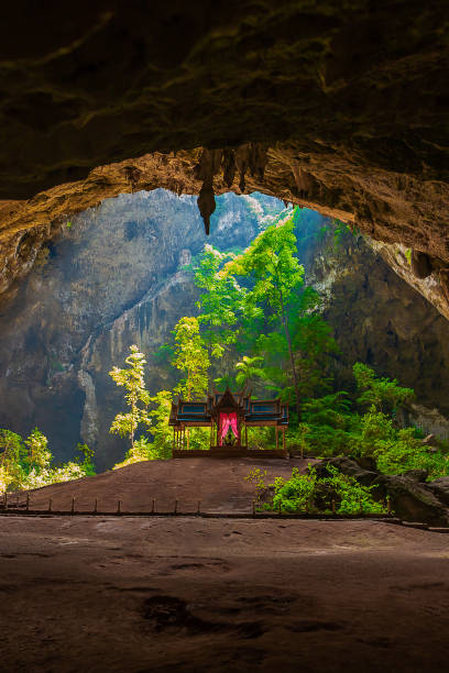 phraya nakhon cave is the most popular attraction is a four-gabled pavilion constructed during the reign of king rama its beauty and distinctive identity the pavilion at prachuap khiri khan,thailand. - phraya nakhon cave imagens e fotografias de stock