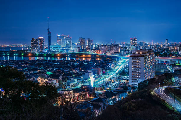 福岡市の街の夜景 - 福岡 ストックフォトと画像