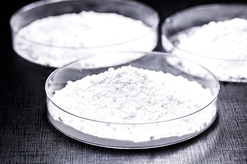 silicon dioxide, also known as silica, is silicon oxide. Anti-caking agent, antifoam, viscosity controller, desiccant, beverage clarifier and medicine or vitamin excipient