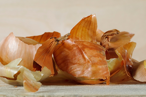 After peeling the onion, only ragged pieces of onion shells remained.