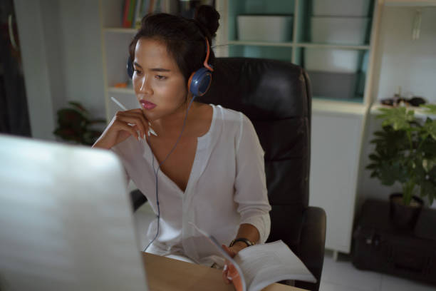 istock Asian woman She works at home She is analyzing the work 1302299622