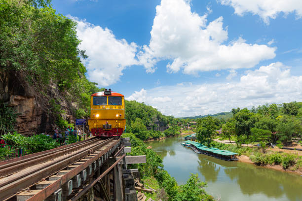 provincia di kanchanaburi - kanchanaburi province train thailand diesel foto e immagini stock