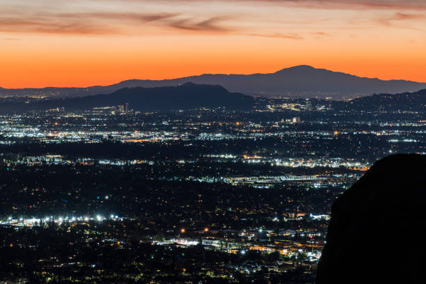 vue de paysage d’aube de vallée de san fernando de los angeles - northridge photos et images de collection