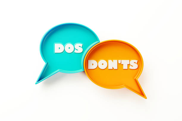 dos and don'ts concept - dos and don'ts escrito naranja y teal color bubble par sitting over white background - thought bubble speech bubble decisions thinking fotografías e imágenes de stock