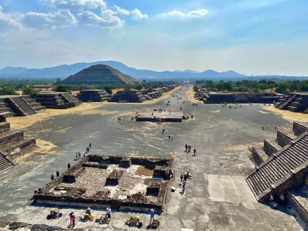 istock Teotihuacan Ruins 1302369260
