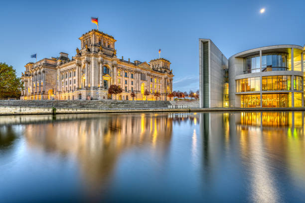 The Reichstag at the river Spree in Berlin at twilight The Reichstag and part of the Paul-Loebe-Haus at the river Spree in Berlin at twilight the reichstag stock pictures, royalty-free photos & images