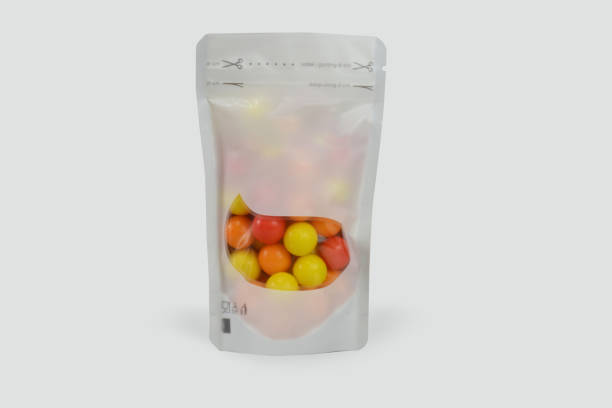 белый встать мешок с молнией пластиковые �конфеты - pouch стоковые фото и изображения