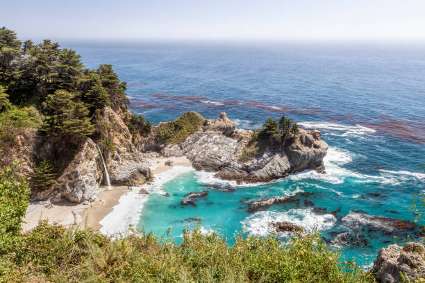istock Beauty of Big Sur 1302387887