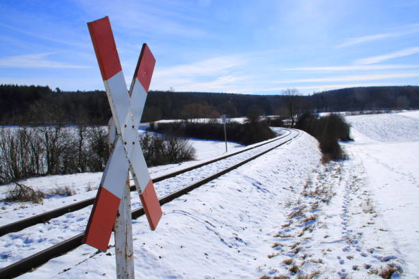 Unrestricted level crossing at Weissach in winter