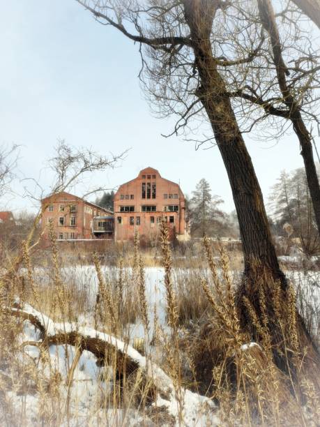 zima nad kanałem - winter city germany brandenburg zdjęcia i obrazy z banku zdjęć