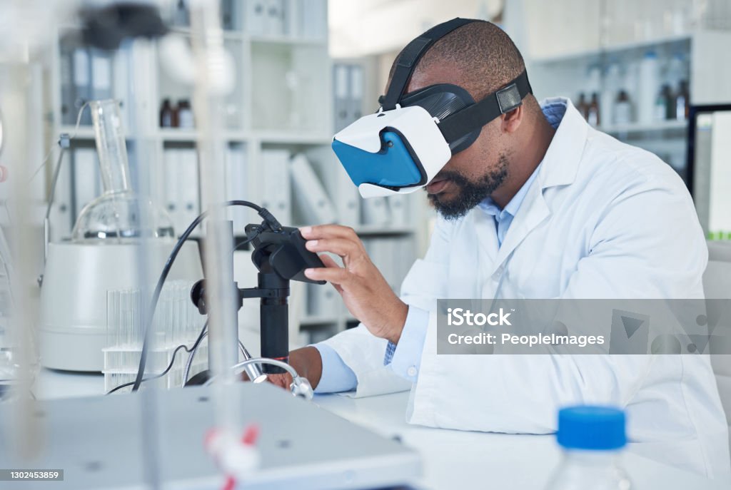 Advanced technology for advanced medical research Shot of a scientist using a virtual reality headset while conducting research in a laboratory Artificial Intelligence Stock Photo