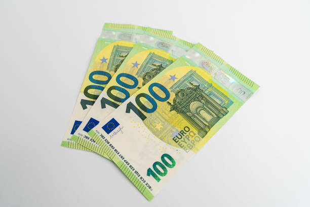 100 banconote in euro contanti - one hundred euro banknote foto e immagini stock