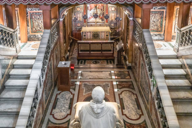 pomnik piusa ix w spowiednicy bazyliki santa maria maggiore w rzymie, włochy - confessio zdjęcia i obrazy z banku zdjęć