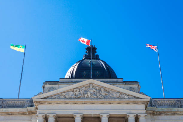 saskatchewan legislative building in regina, saskatchewan, canada - built structure building exterior parliament building regina imagens e fotografias de stock