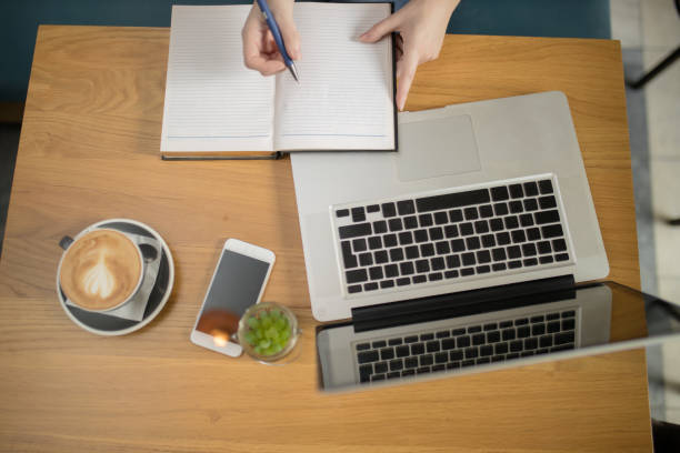 istock Casual Business Meeting 1302523980