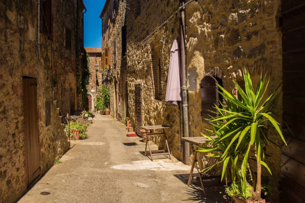 Street in Montemerano, Tuscany A street of historic stone buildings in the village of Montemerano near Manciano in Grosseto province, Tuscany, Italy crete senesi stock pictures, royalty-free photos & images