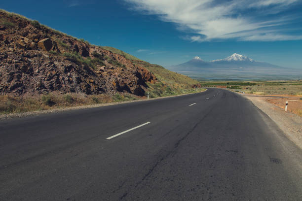 istock the road and Ararat mountain 1302579262