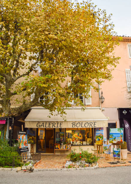Art gallery in Mougins Village, South of France Mougins, France - November 16 2019: Exterior view of Galerie Bolore in Mougins Village close to Cannes, Cote d'Azur biot stock pictures, royalty-free photos & images