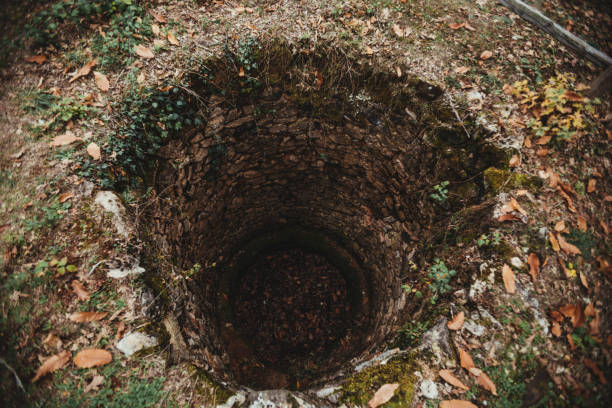 istock a hole in the middle of nature 1302594744