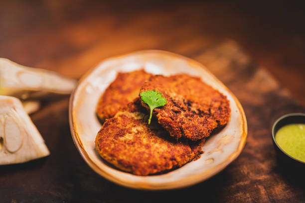 hamburguesa de verduras jackfruit cocida. - jack fruit fotografías e imágenes de stock