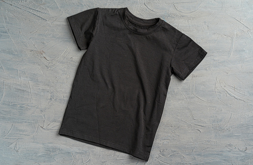 Camiseta lisa de color negro con espacio de copia photo