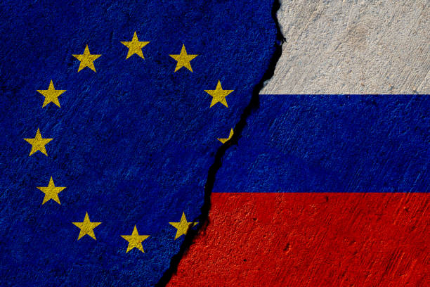 european union and russian flags painted on concrete wall - european union flag european community photography textured effect imagens e fotografias de stock