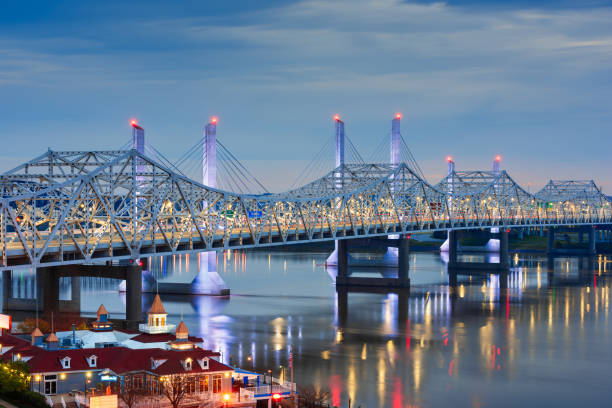 pont john f. kennedy et pont abraham lincoln traversant la rivière ohio jusqu’à louisville, kentucky, états-unis - kentucky memorial photos et images de collection