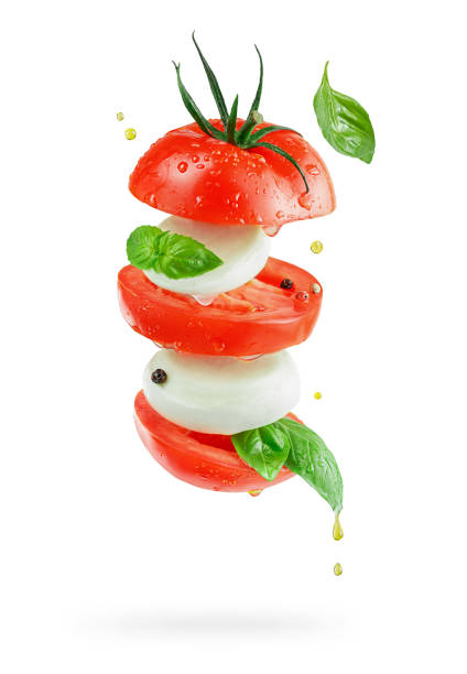 capresa de ensalada italiana voladora con queso mozzarella, tomates y albahaca aislada sobre fondo blanco. - mozzarella caprese salad tomato italian cuisine fotografías e imágenes de stock