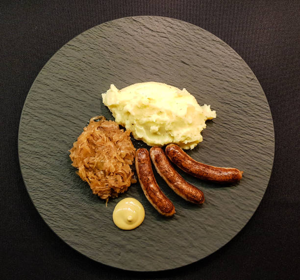 norymberga bratwurst - sauerkraut cabbage vegetable white cabbage zdjęcia i obrazy z banku zdjęć