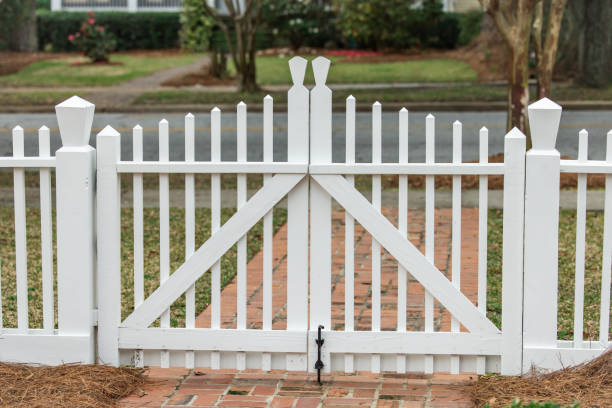 Grunged old wooden white fence