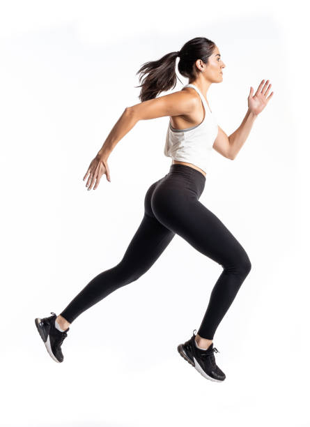 atletismo femenino corriendo sobre fondo blanco - running fotografías e imágenes de stock