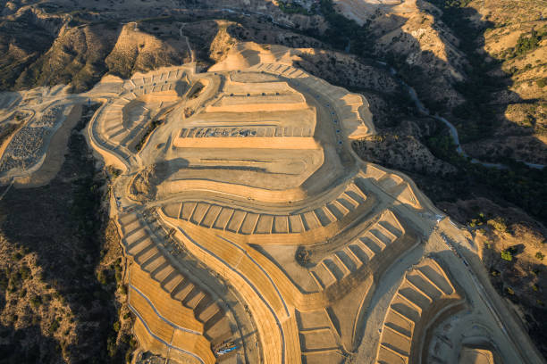 classificação de construção de hillside em los angeles califórnia - land development construction residential district - fotografias e filmes do acervo