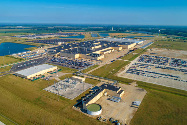 istock Expansive American Automobile Manufacturing Plant 1302689230