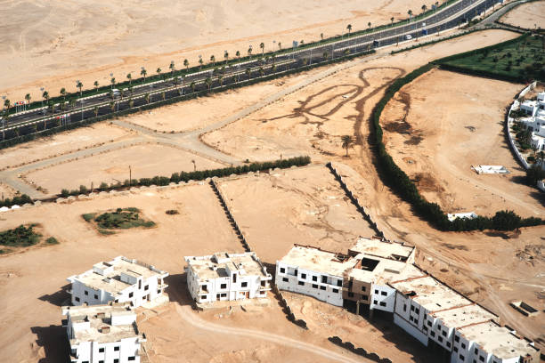 aerial view from the plane on town constructions in desert and road on sinai peninsula near sharm el sheikh, egypt - desert egyptian culture village town imagens e fotografias de stock