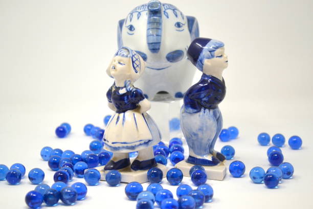 istock Delft blue figurines-divorce 1302706338