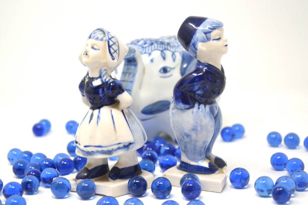 istock Delft blue figurines-divorce 1302706349