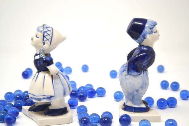 istock Delft blue figurines-divorce 1302706359