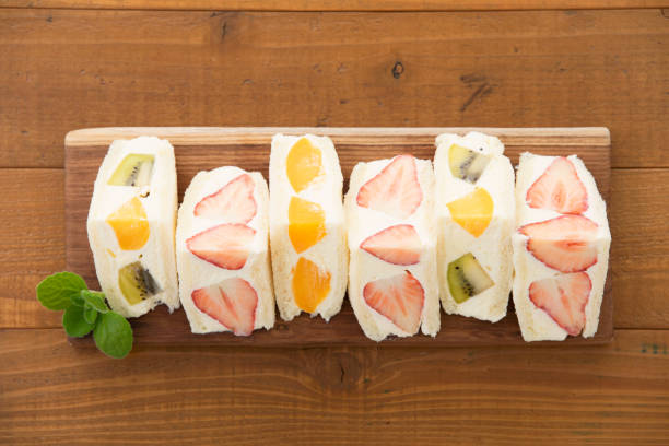 istock The fruit sandwich that the section is beautiful 1302736458