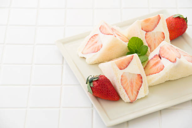 The fruit sandwich that the section is beautiful