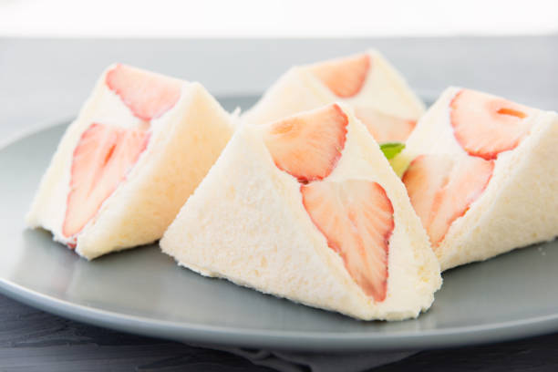 istock The fruit sandwich that the section is beautiful 1302736503