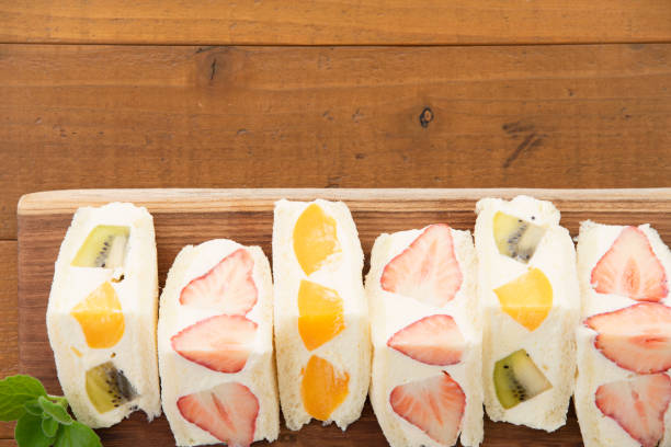 istock The fruit sandwich that the section is beautiful 1302736520