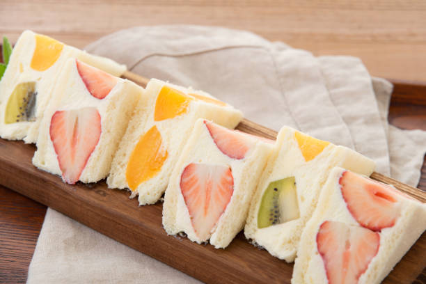 istock The fruit sandwich that the section is beautiful 1302736546
