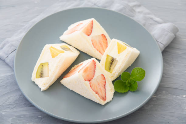 istock The fruit sandwich that the section is beautiful 1302736581