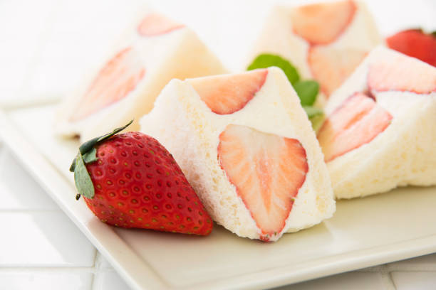 istock The fruit sandwich that the section is beautiful 1302736597